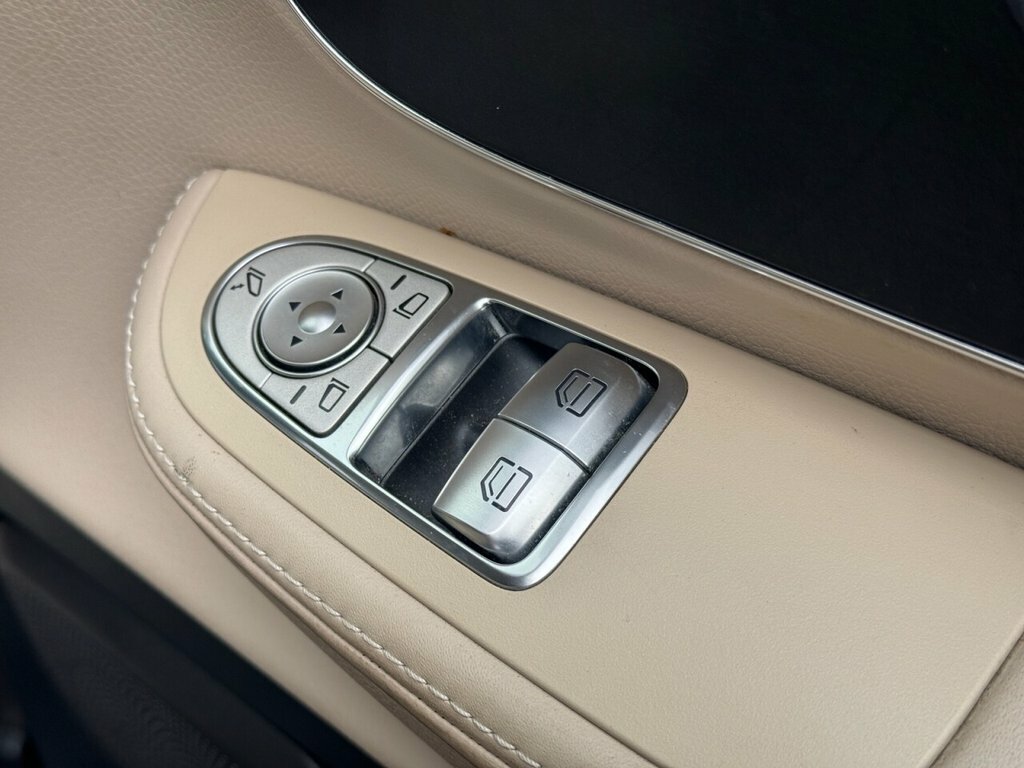 Mercedes-Benz V Class Mpv #18