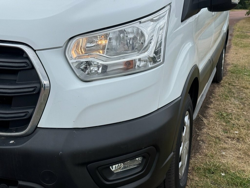 Ford Transit Custom 2L Trend HV22WJN White #3