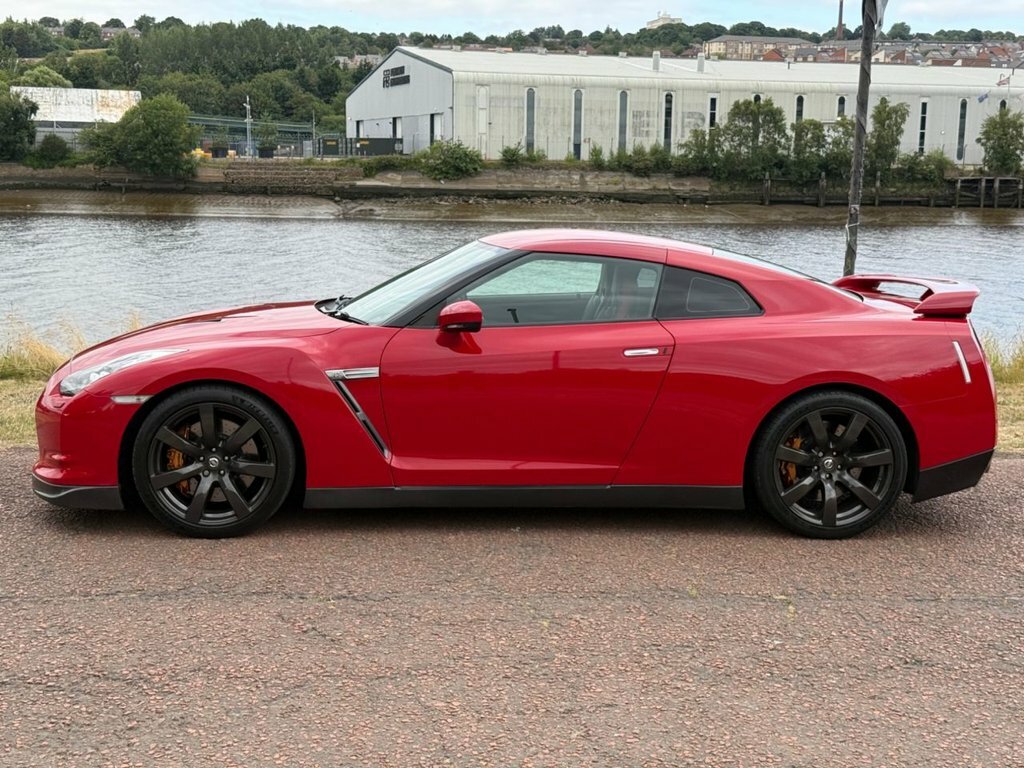 Nissan GT-R Black #32