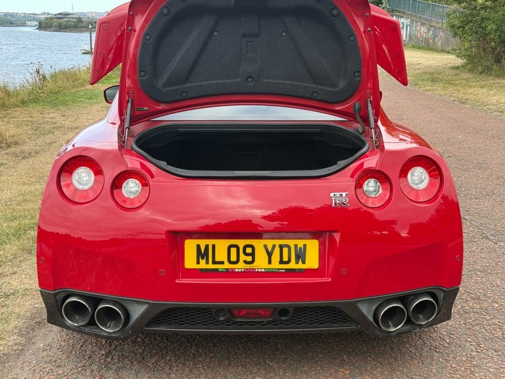 Nissan GT-R 3.8L Black Edition Red #6