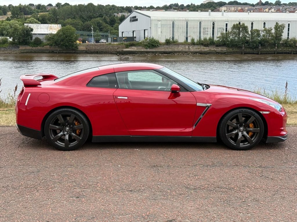 Nissan GT-R 3.8L Black Edition Red #3