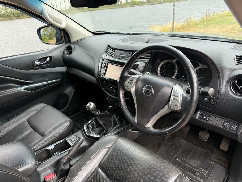 Nissan Navara Tekna White #11