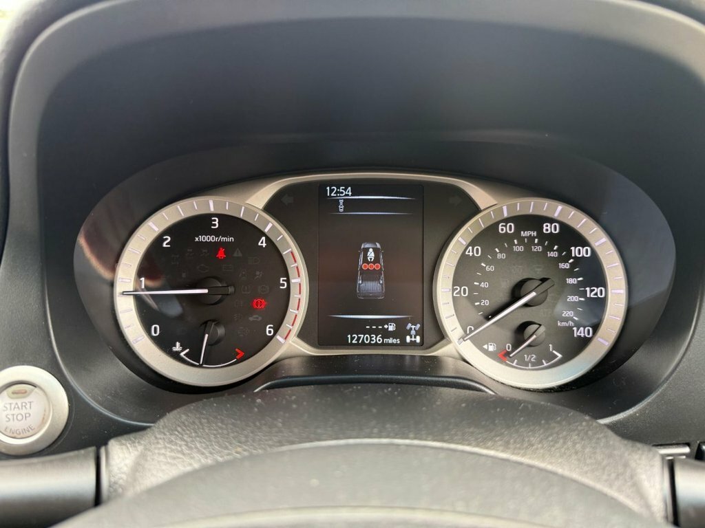 Nissan Navara Tekna White #17