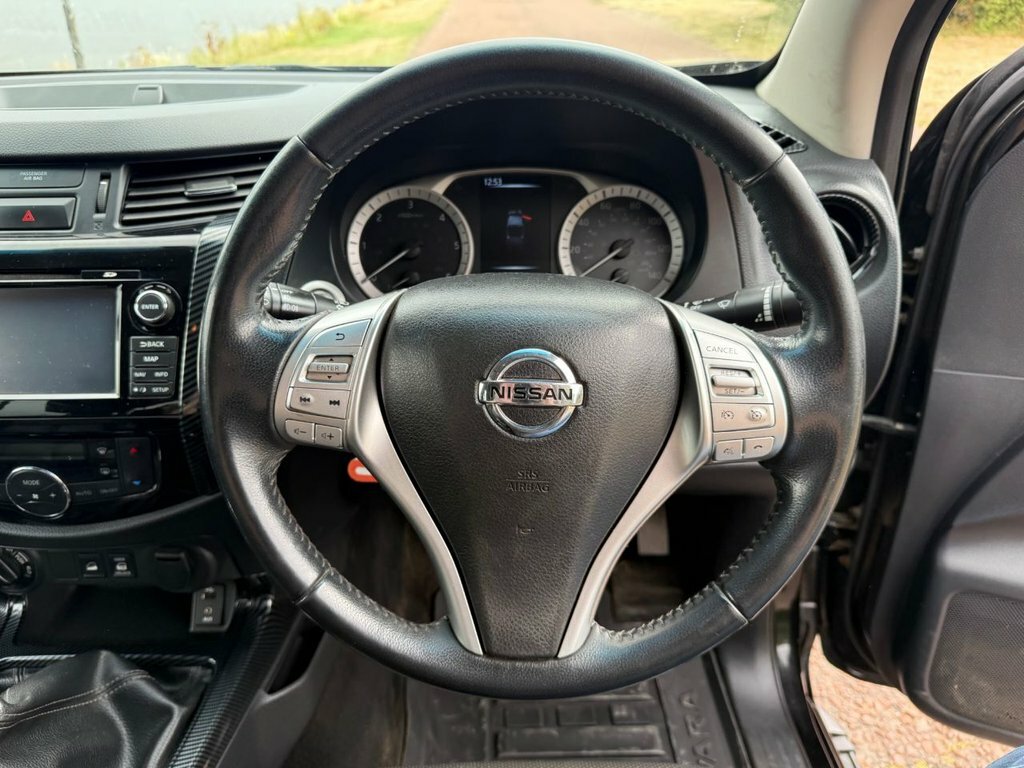 Nissan Navara Tekna White #16
