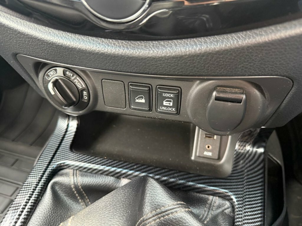 Nissan Navara Tekna White #22