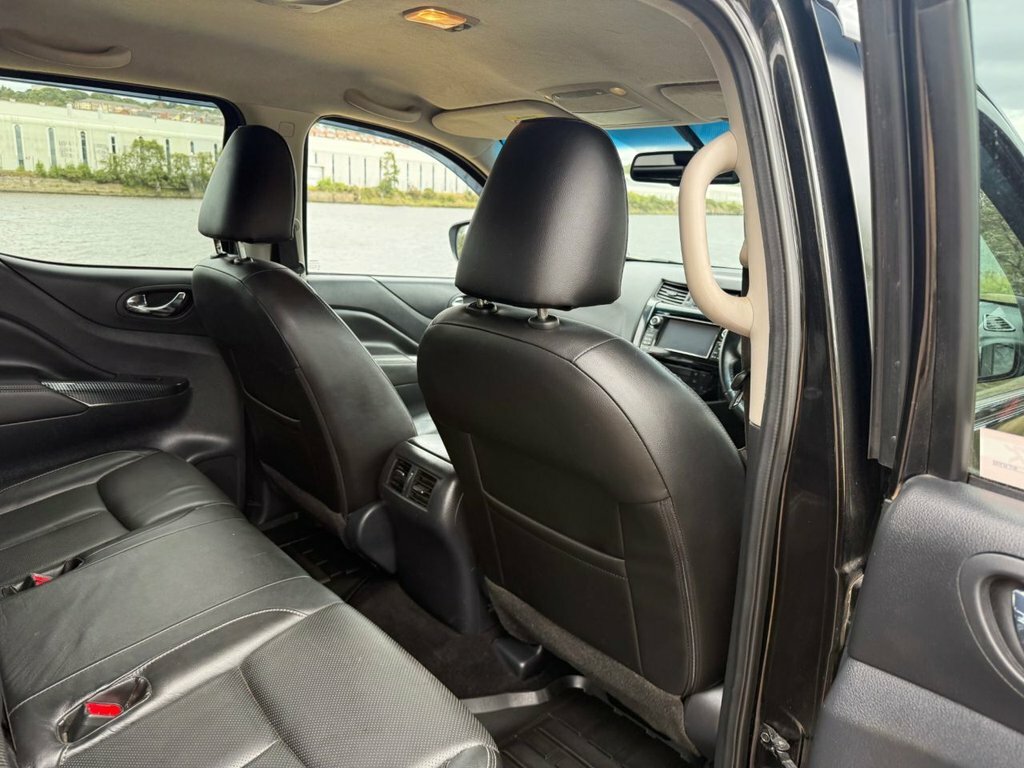 Nissan Navara Tekna White #15