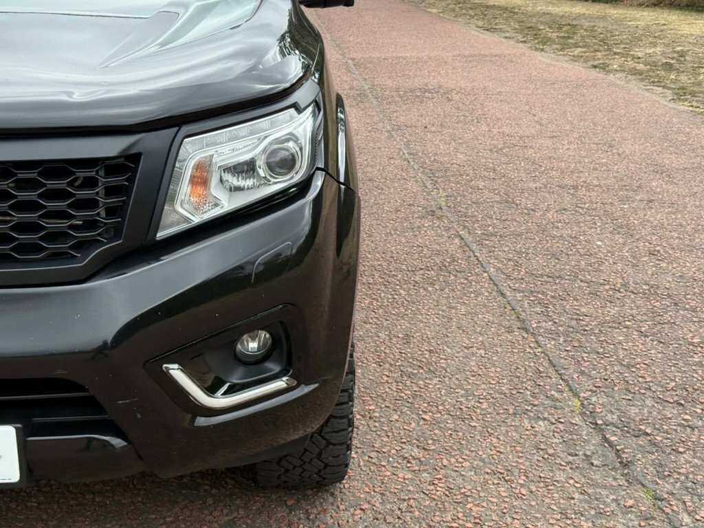 Nissan Navara Tekna White #35