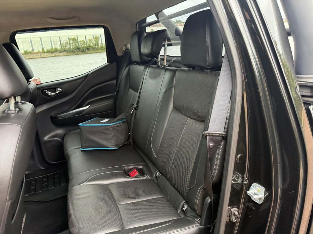 Nissan Navara Tekna White #43