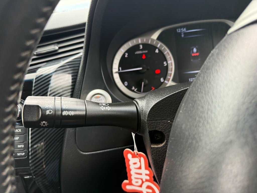 Nissan Navara Tekna White #28