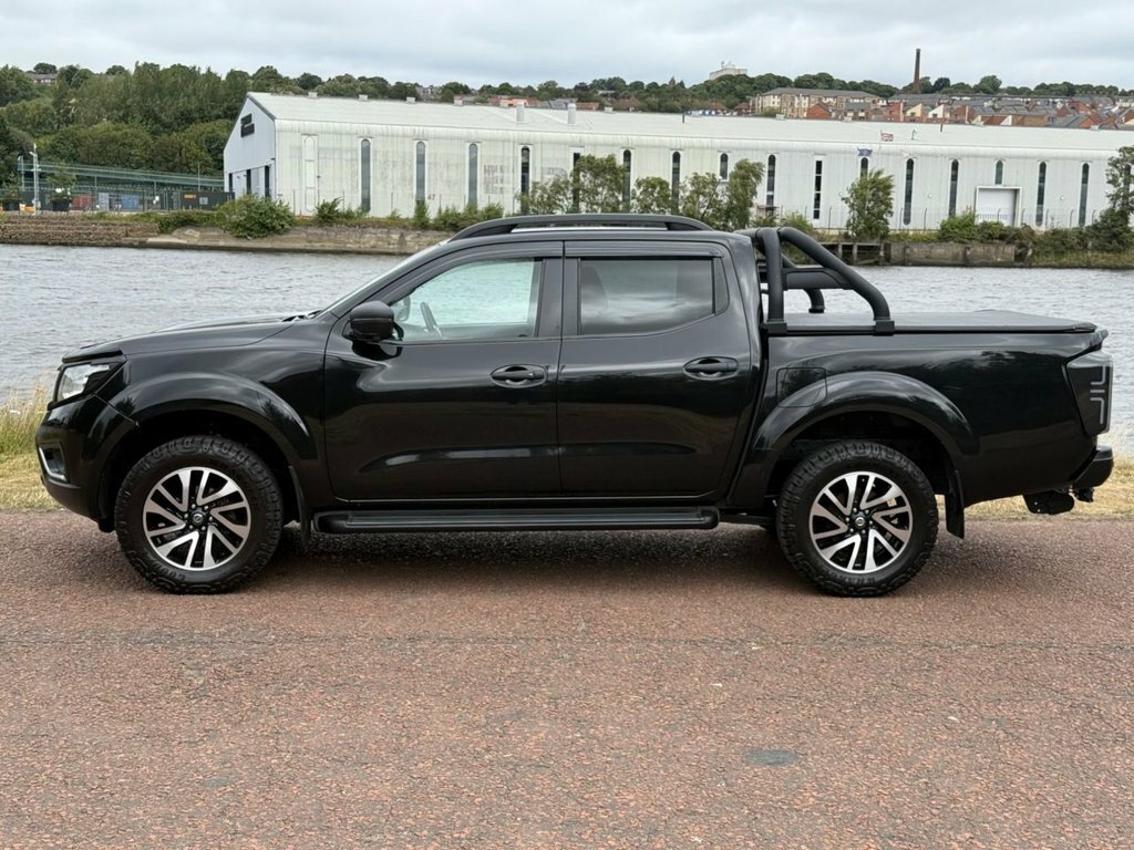 Nissan Navara Tekna White #33