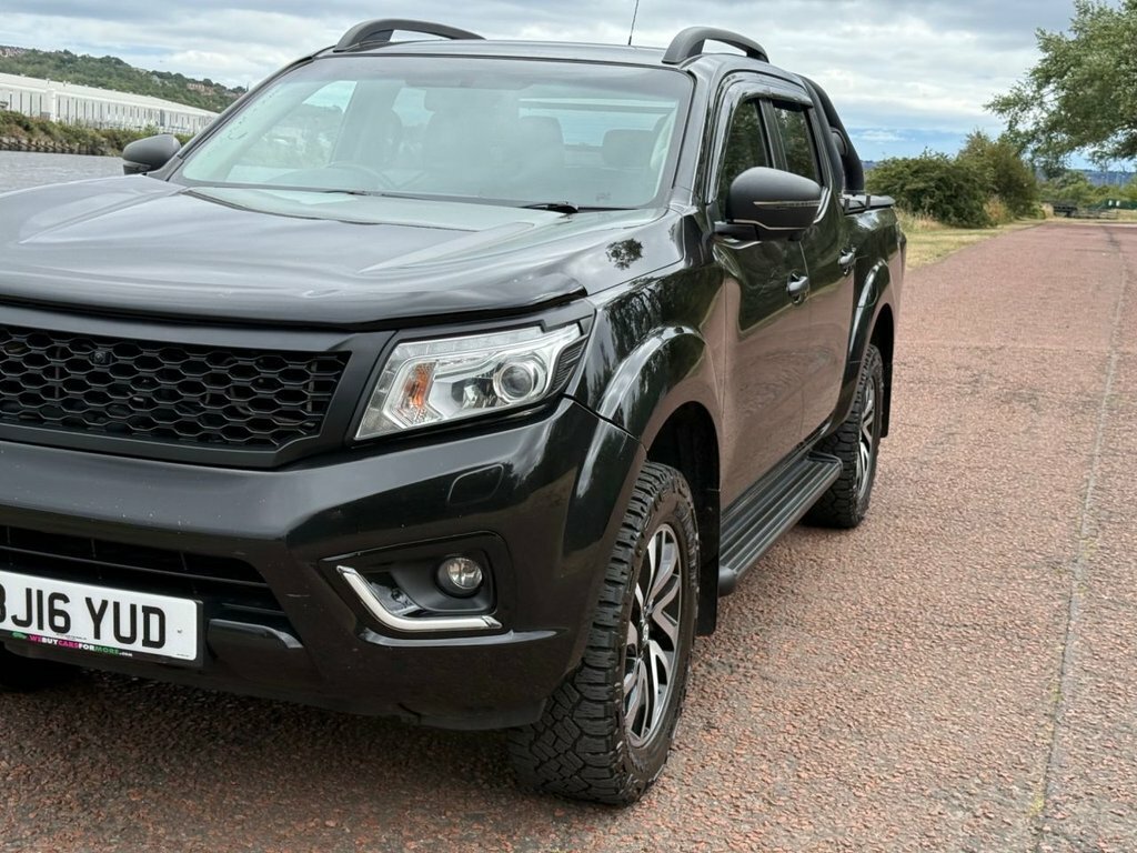 Nissan Navara Tekna White #38