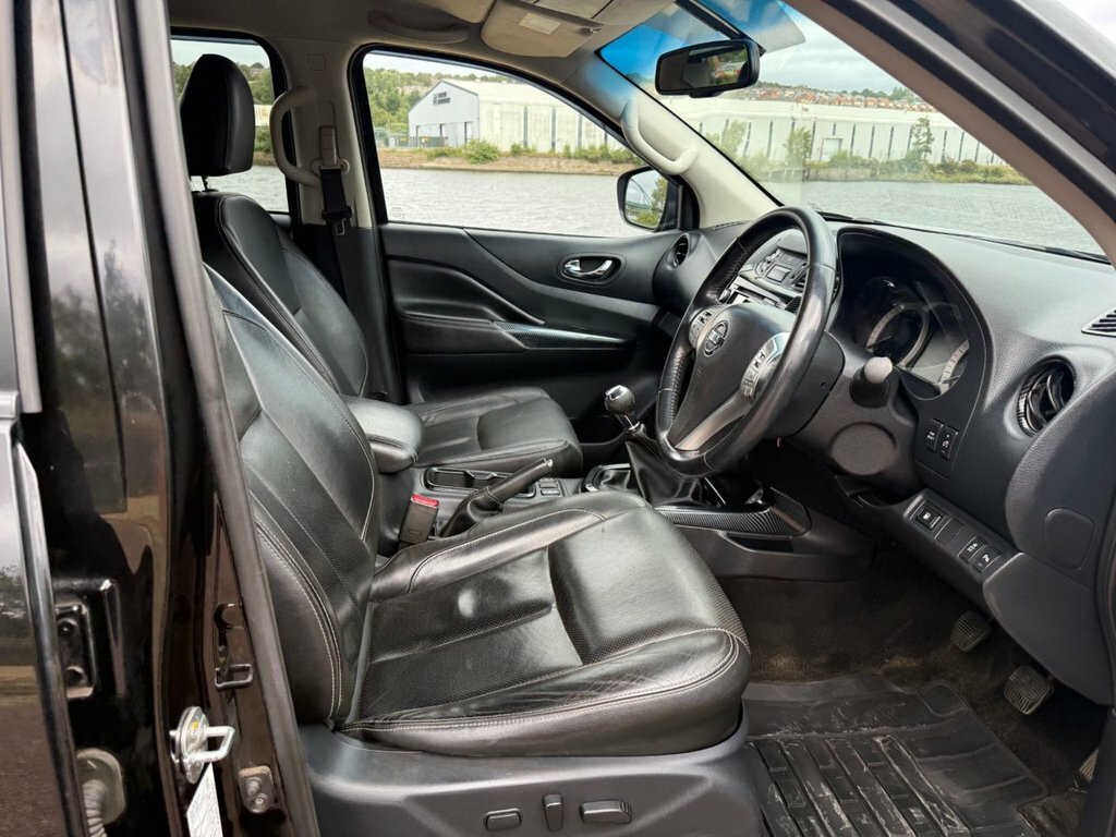 Nissan Navara Tekna White #12