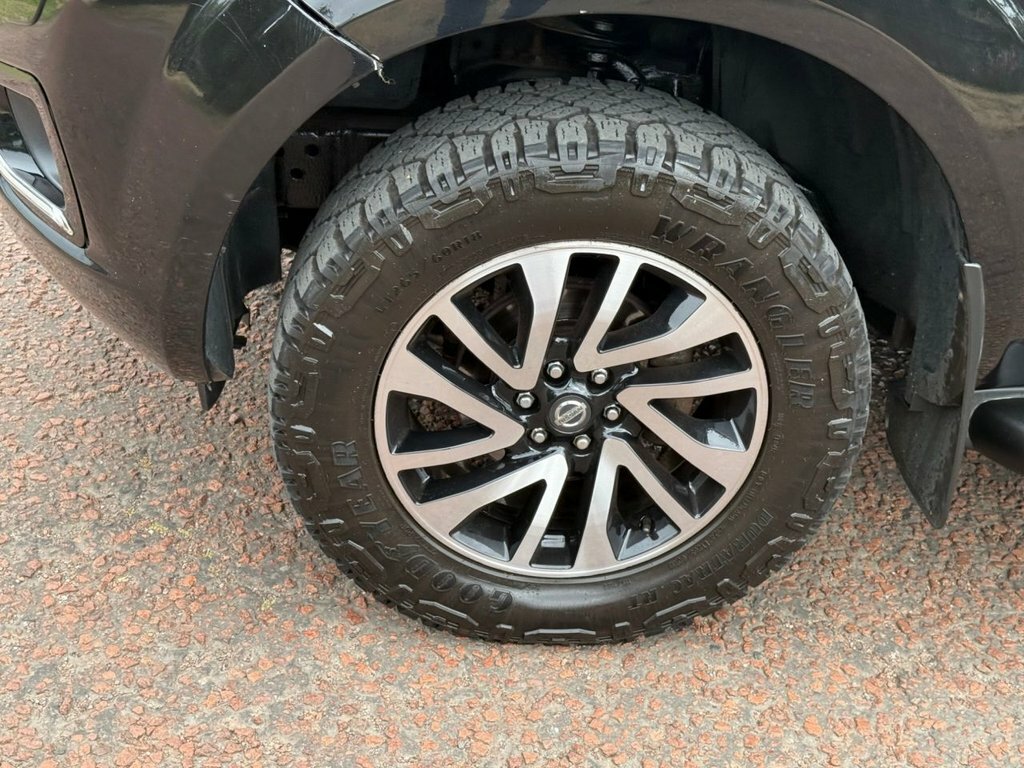 Nissan Navara Tekna White #39
