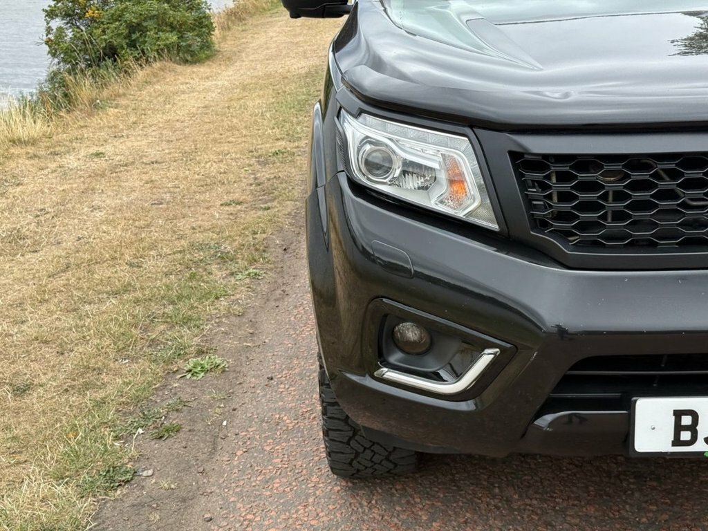 Nissan Navara Tekna White #36