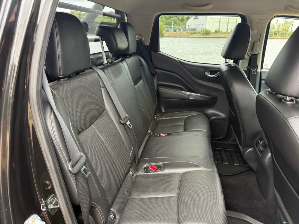 Nissan Navara Tekna White #14