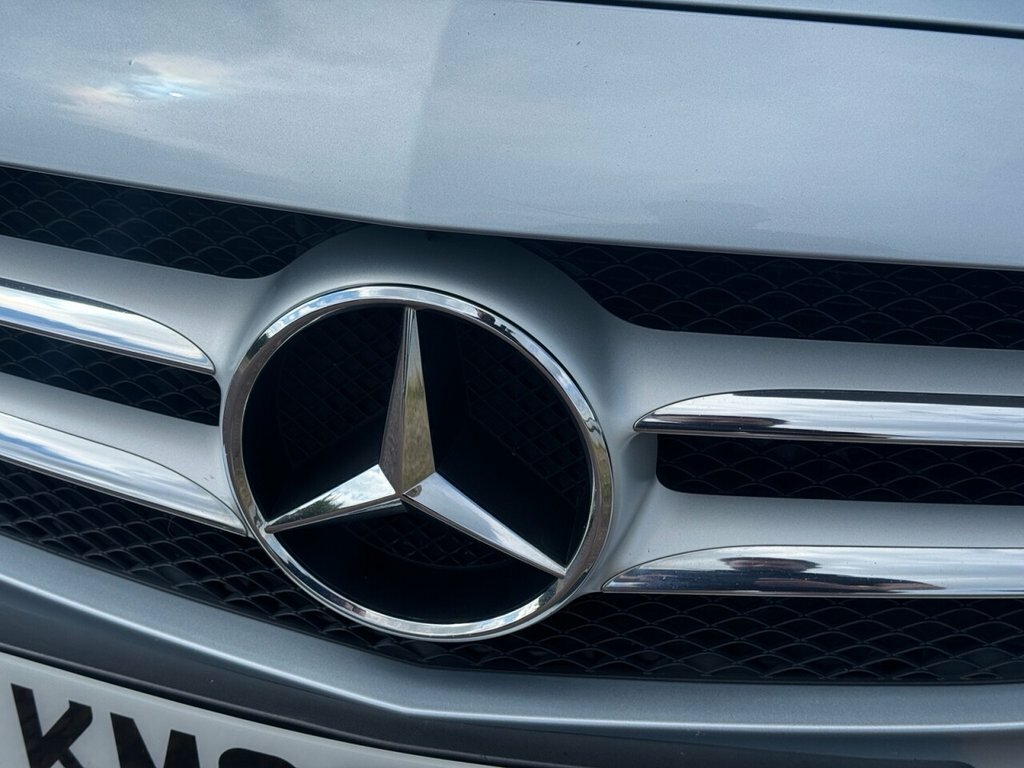 Mercedes-Benz C Class 2.1L Amg Line Silver #4