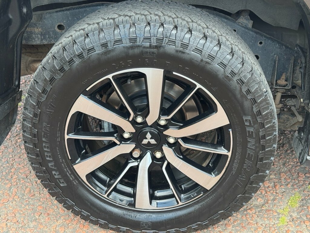 Mitsubishi Shogun Sport 2.4L 4 Brown #6