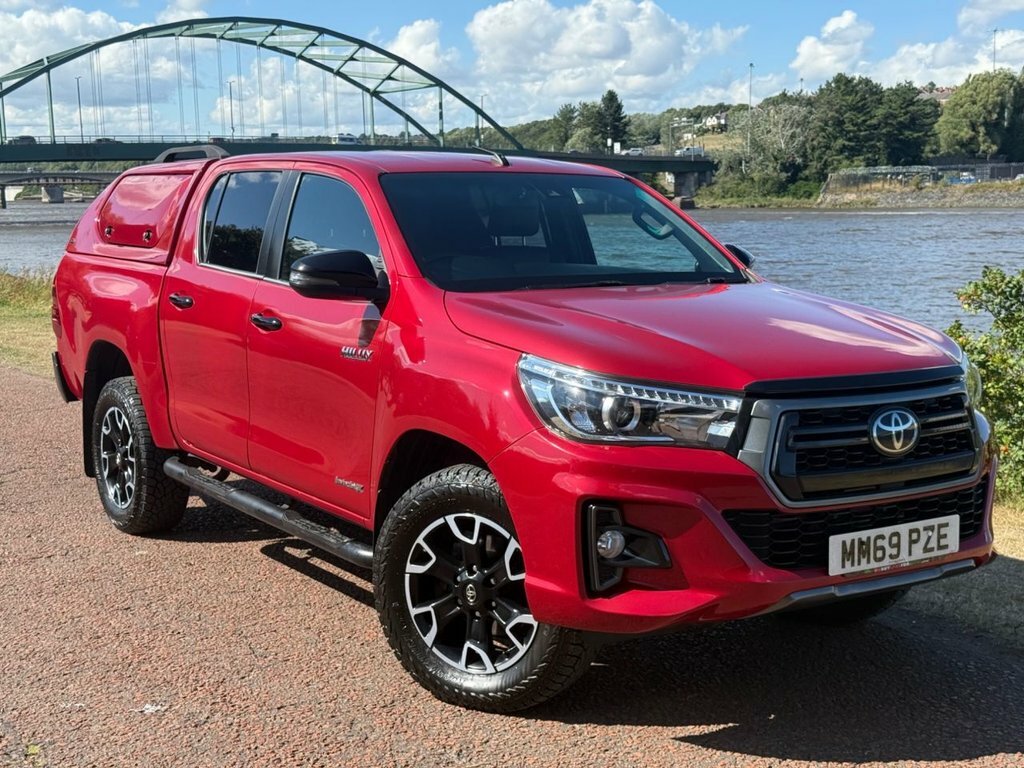 Toyota HILUX 2.4L Invincible X Red