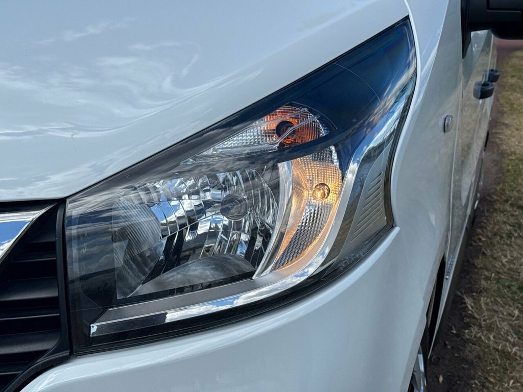 Nissan NV300 1.6L Acenta 6Dr White #3