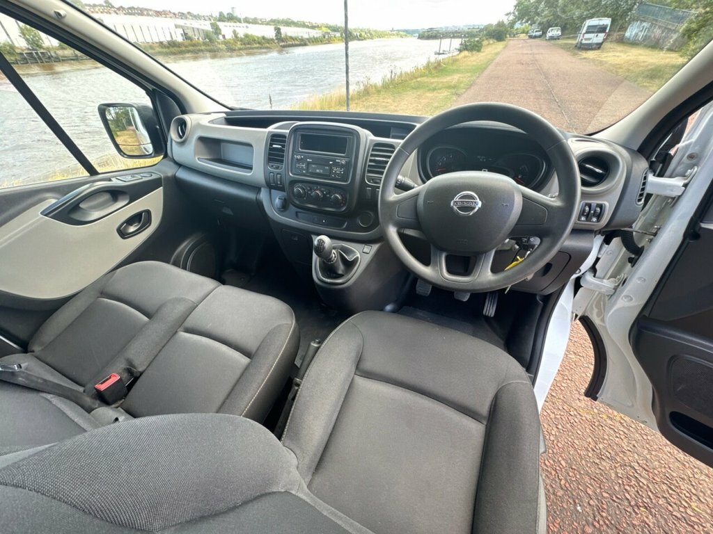 Nissan NV300 Dci 1.2T Tekna Panel Red #16
