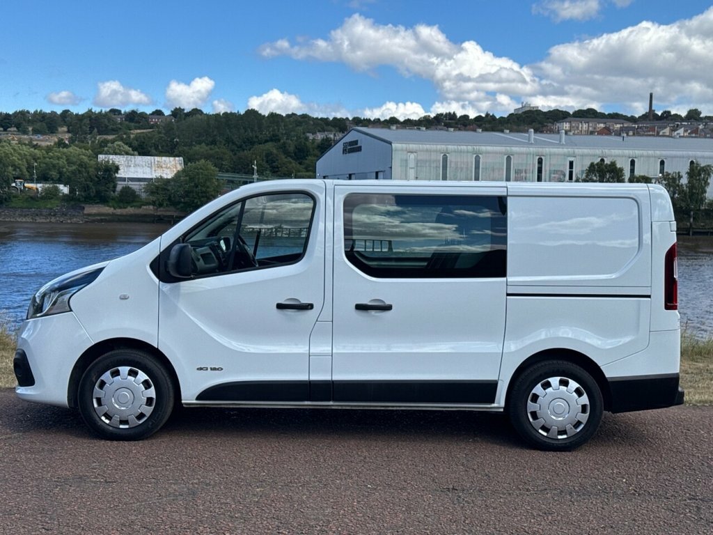 Nissan NV300 Dci 1.2T Tekna Panel Red #30