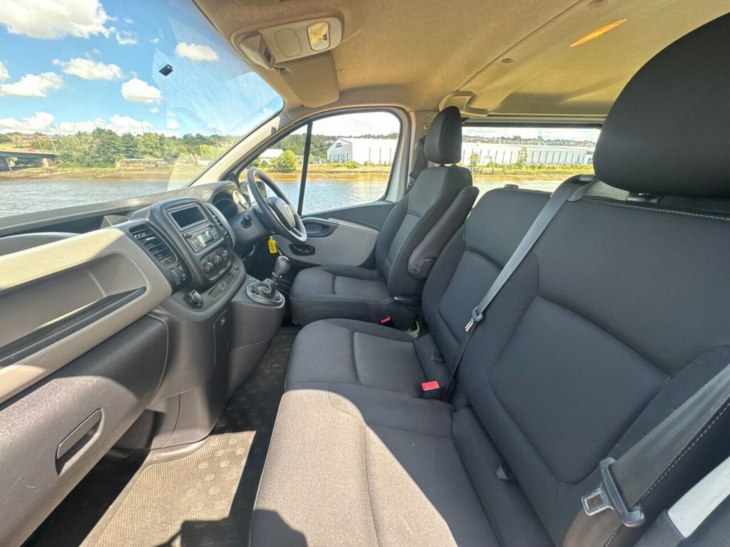 Nissan NV300 Dci 1.2T Tekna Panel Red #35