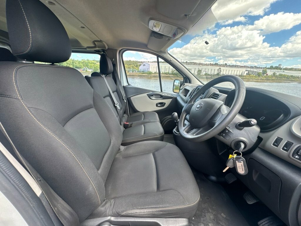 Nissan NV300 Dci 1.2T Tekna Panel Red #15