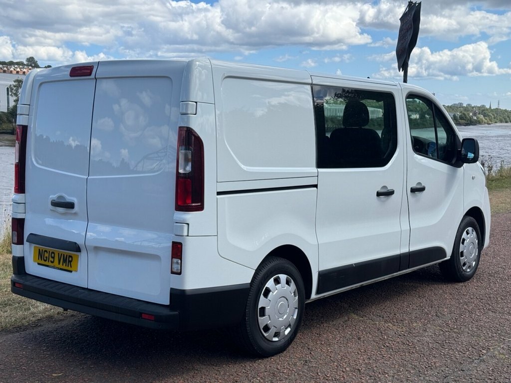 Nissan NV300 Dci 1.2T Tekna Panel Red #9