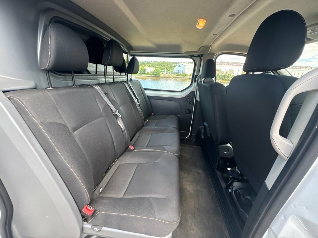 Nissan NV300 Dci 1.2T Tekna Panel Red #14