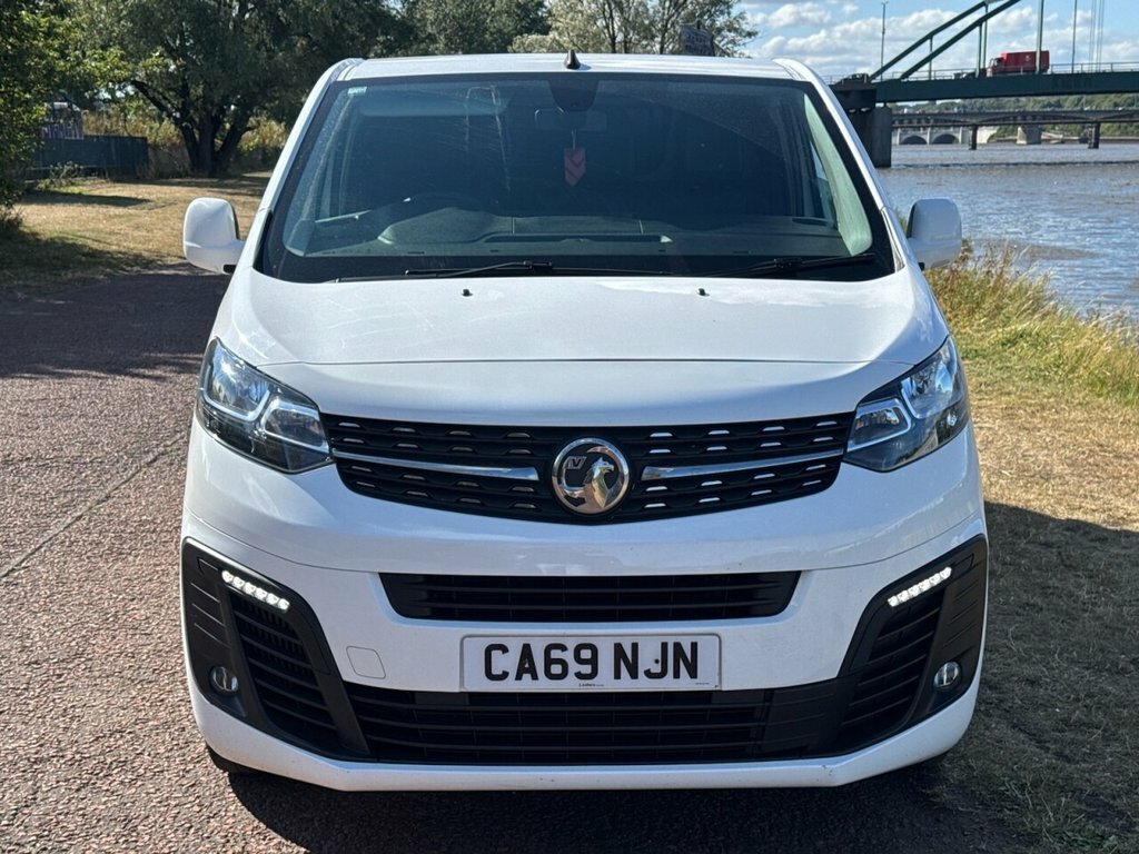 Vauxhall Vivaro 1.5L Sportive White #2