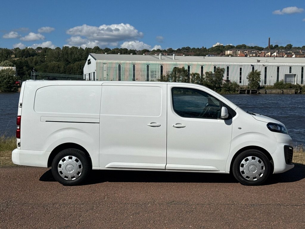 Vauxhall Vivaro 1.5L Sportive White #6