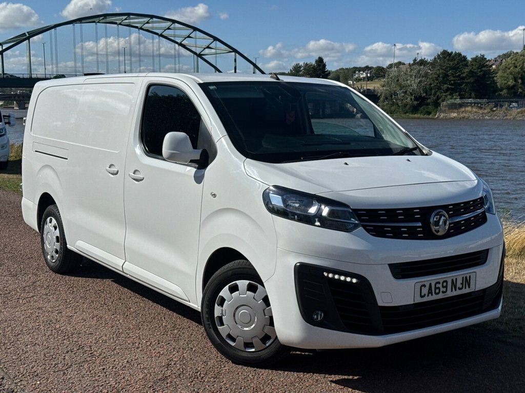 Vauxhall Vivaro 1.5L Sportive White