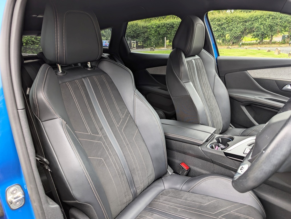Peugeot 3008 1.5Bhdi 130Hp Gt Premium BD22OJB Blue #3