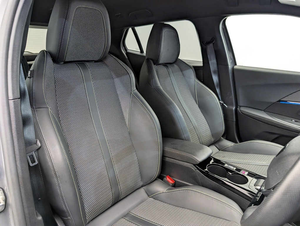 Peugeot 2008 1.2 136Hp Gt Mhev Grey #4