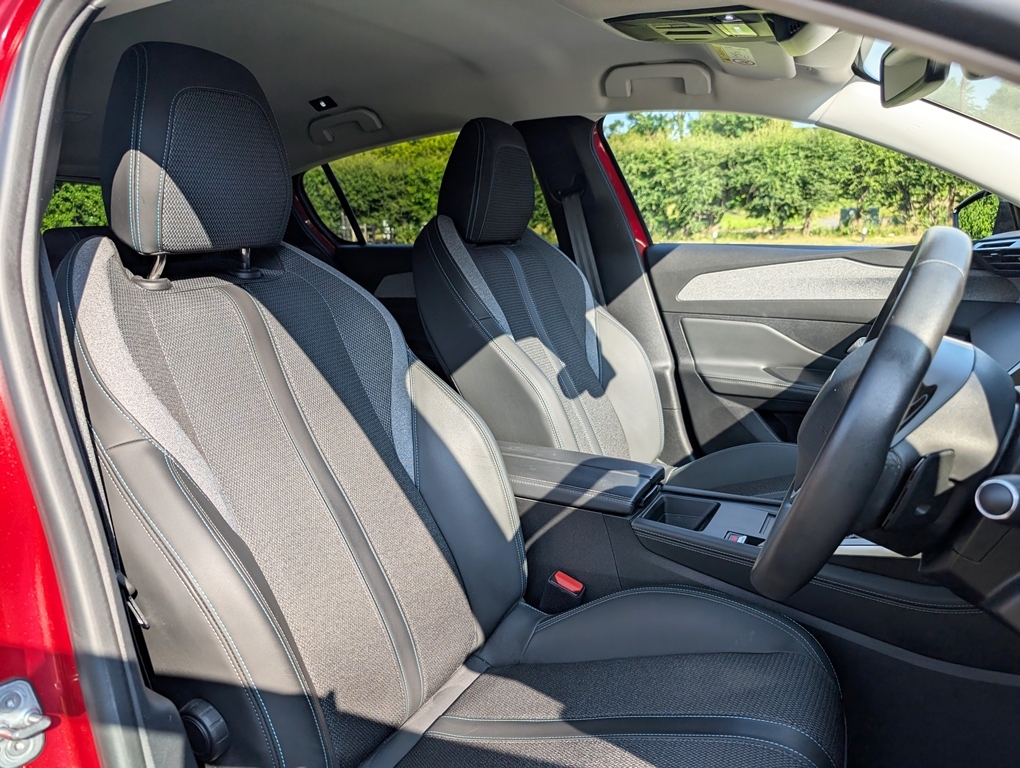 Peugeot 308 1.2 130Hp Allure Premium Red #4