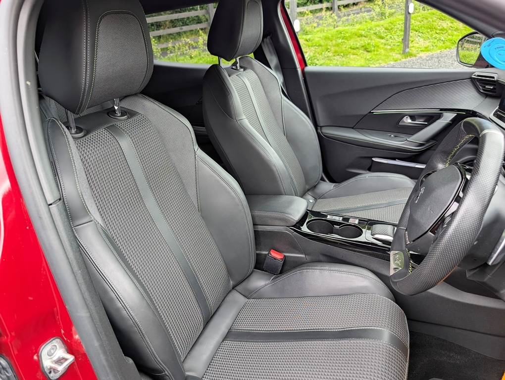 Peugeot 2008 1.2 130Hp Gt Red #4