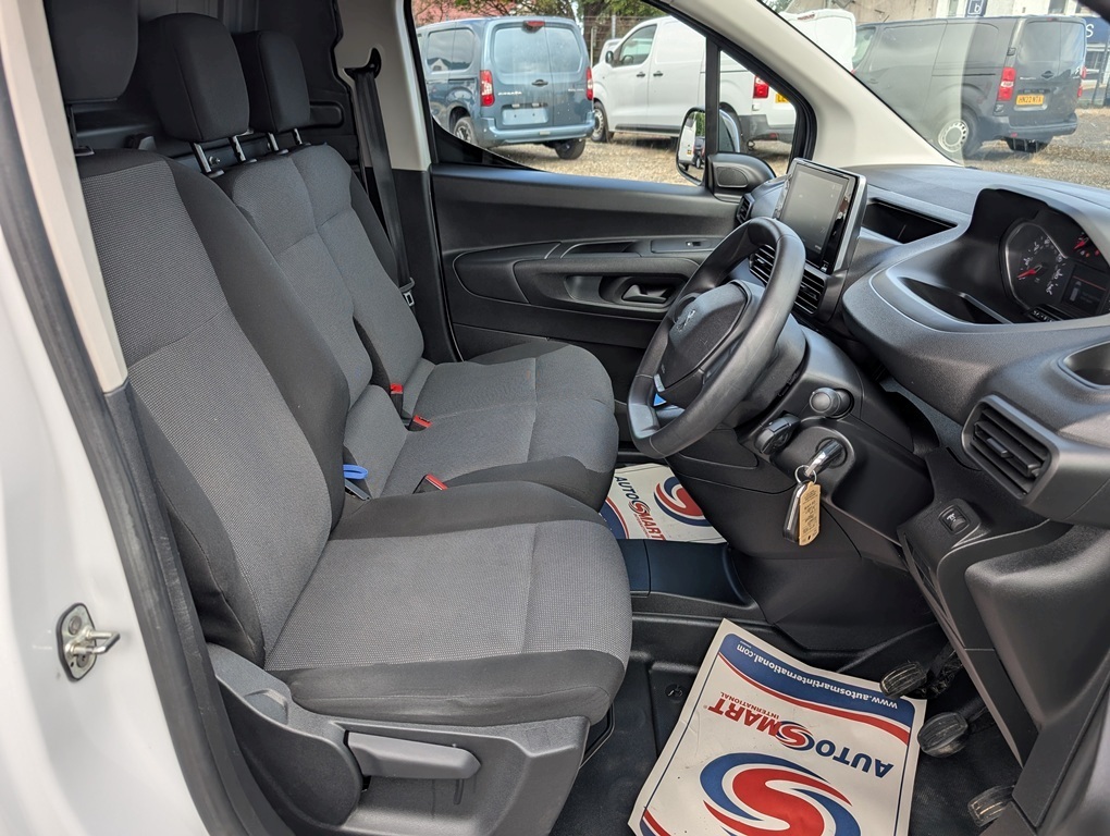 Peugeot Partner Professional Premium White #17
