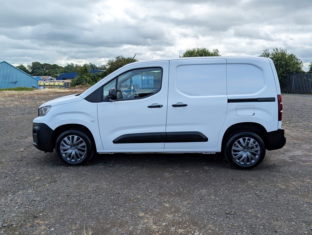 Peugeot Partner Professional Premium White #8