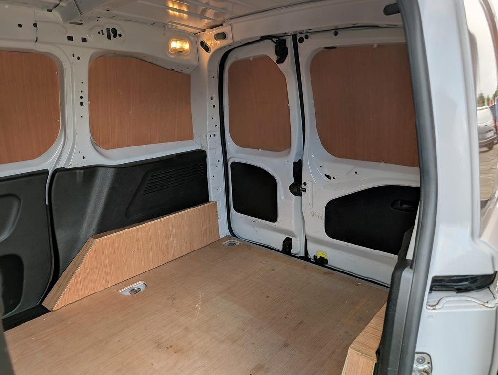 Peugeot Partner Professional Premium White #10
