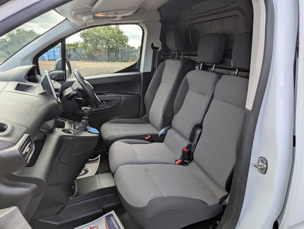 Peugeot Partner Professional Premium White #15