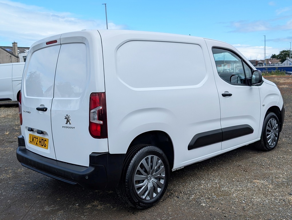 Peugeot Partner Professional Premium White #13