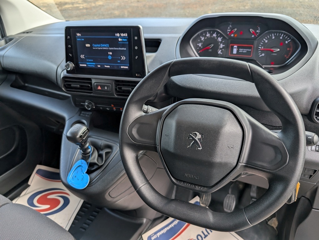 Peugeot Partner Professional Premium White #18
