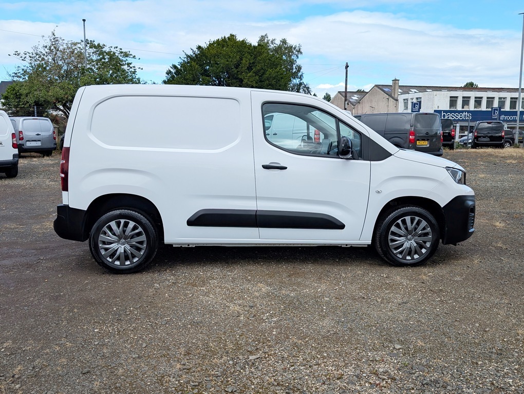 Peugeot Partner Professional Premium White #7