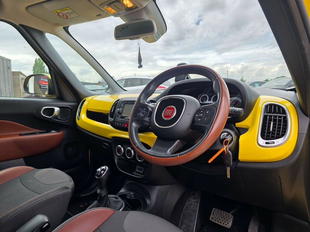 Fiat 500L Multijet Trekking 5-Door White #15
