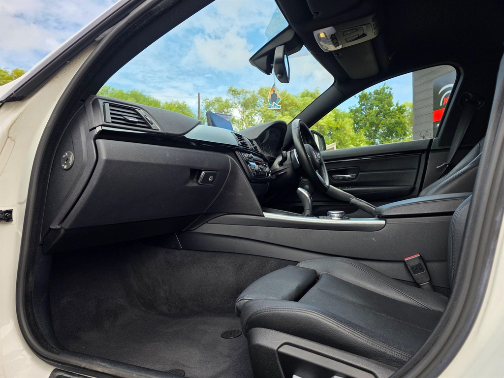BMW 4 Series M4 S-a Black #36