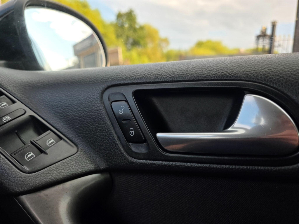 Volkswagen Tiguan S Blue #31