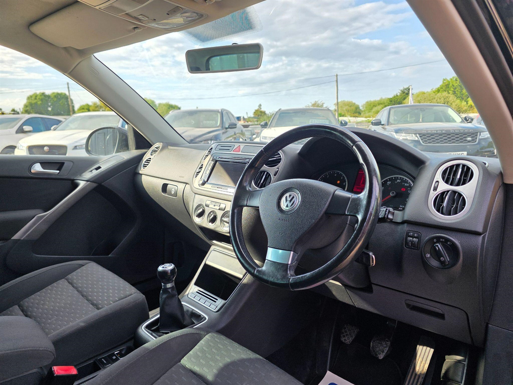 Volkswagen Tiguan S Blue #14