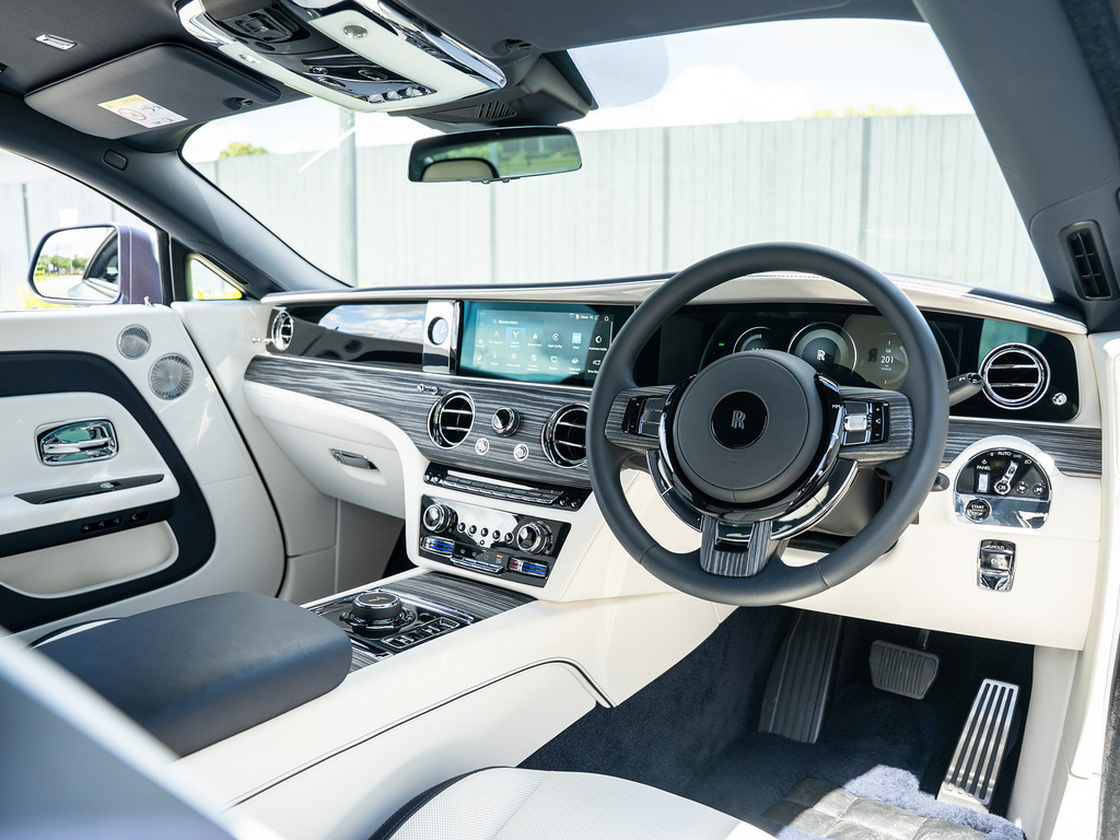 Rolls-Royce Spectre 430Kw 102Kwh YK26XPJ Black #4