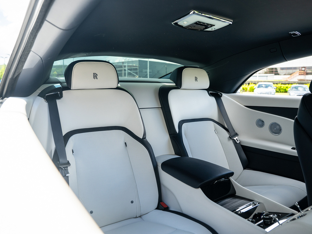 Rolls-Royce Spectre 430Kw 102Kwh YK26XPJ Black #17