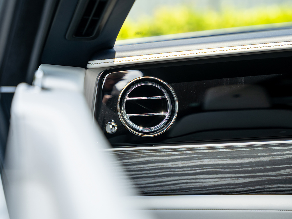 Rolls-Royce Spectre 430Kw 102Kwh YK26XPJ Black #19
